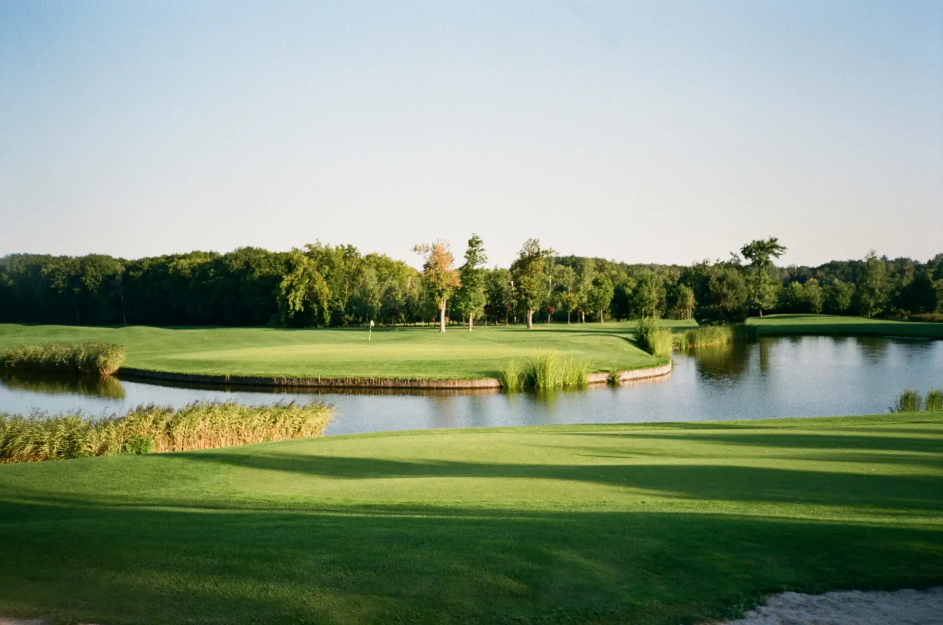 Two golfers playing a partner format